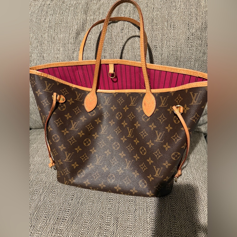 Louis Vuitton Monogram Neverfull MM Tote (hot pink interior) Cert of Auth.